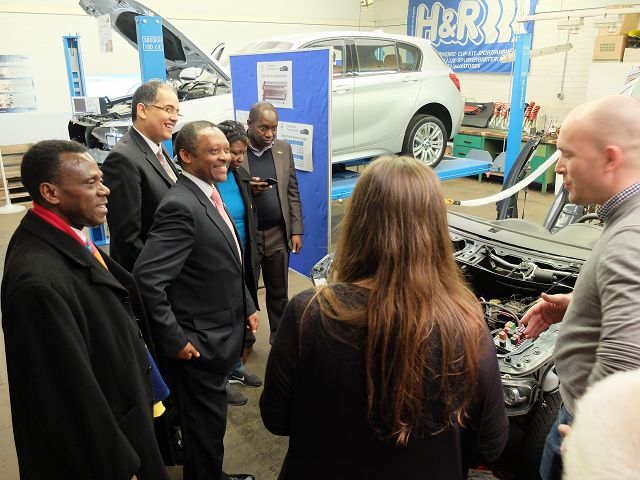 Minister für regionale Angelegenheiten Herr Professor Anastase Shyaka 